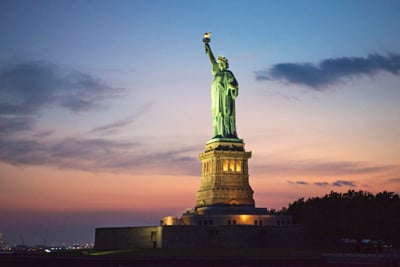 Statue-of-Liberty-Manhattan-NYC-Photo-Julienne-Schaer-768x513
